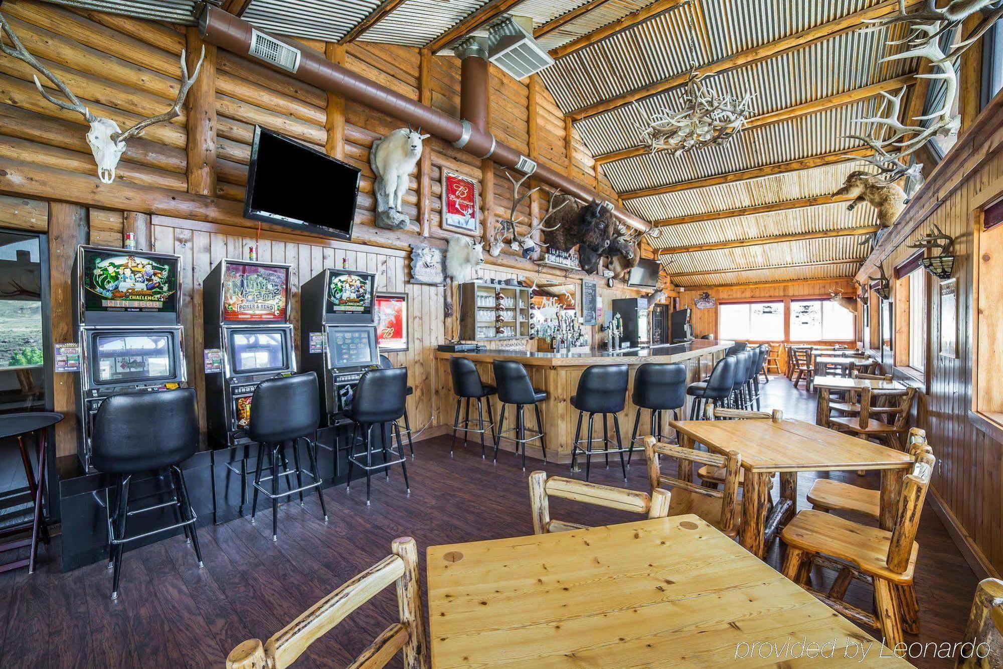 The Antler Lodge - Gardiner Ngoại thất bức ảnh